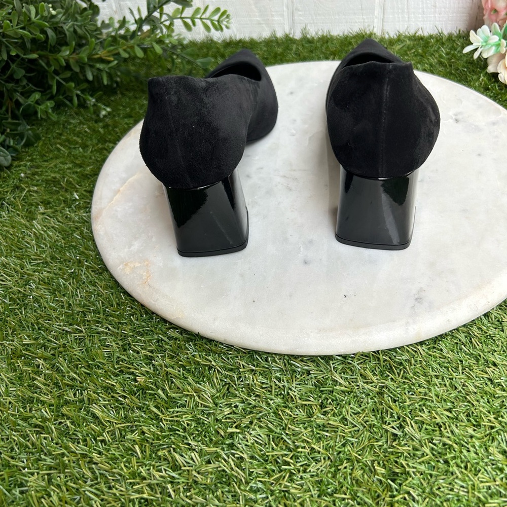 AGL women
Tracy Block Heel Pump black suede
$395 size 37.5 New - Picture 10 of 16